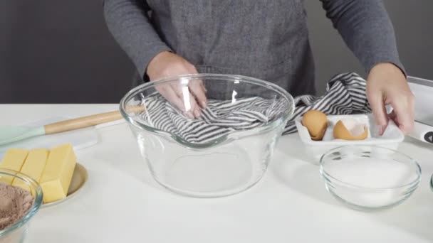 Krok Kroku Mieszanie Składników Szklanej Misce Mieszania Pieczenia Ciasteczek Czekoladowych — Wideo stockowe