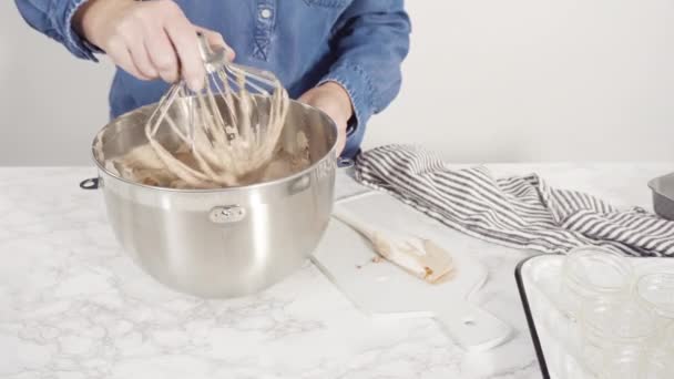 Paso Paso Recoger Helado Chocolate Casero Frascos Vidrio — Vídeo de stock