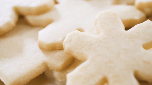 Montón Galletas Azúcar Recién Horneadas Forma Copo Nieve — Vídeos de Stock