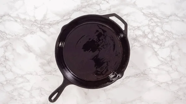 Flat Lay Step Step Greasing Cast Iron Skillet Olive Oil — Foto Stock