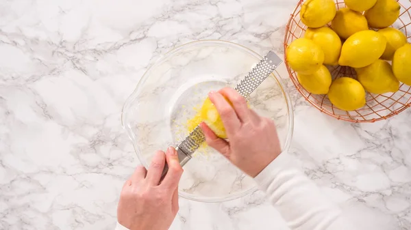 Düz Yatıyordu Adım Adım Limonlu Kek Hazırlamak Için Bardağa Taze — Stok fotoğraf