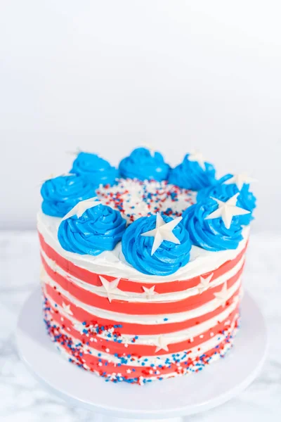 Versieren Chocoladetaart Met Witte Rode Blauwe Boterroom Glazuur Voor Juli — Stockfoto