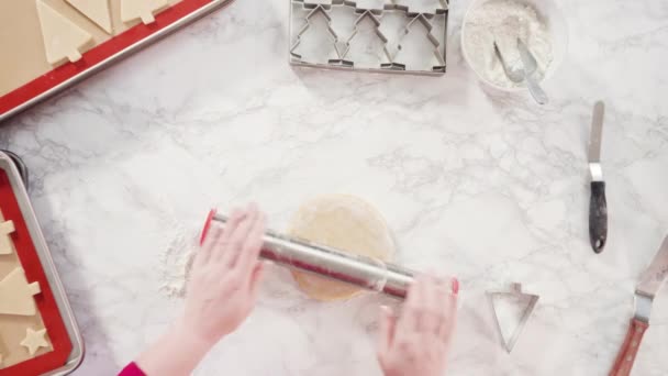 Flach Lag Zuckerplätzchenteig Ausrollen Weihnachtsplätzchen Backen — Stockvideo