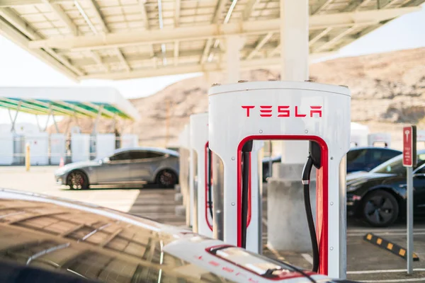 Baker California Usa October 2021 Tesla Supercharging Station — стокове фото