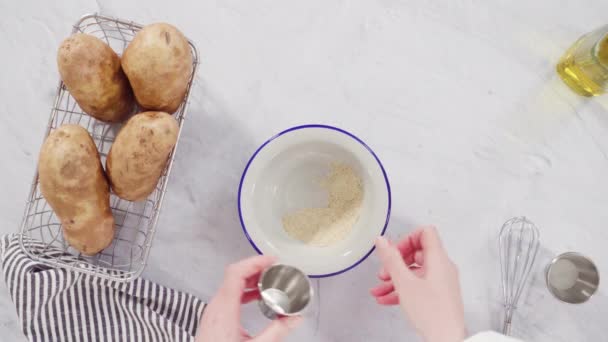 Flach Lag Schritt Für Schritt Zutaten Für Kartoffelkeile Mit Gewürzen — Stockvideo