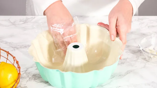 Step Step Greasing Bundt Cake Pan Vegetable Shortening Sprinkling White — Stock Photo, Image