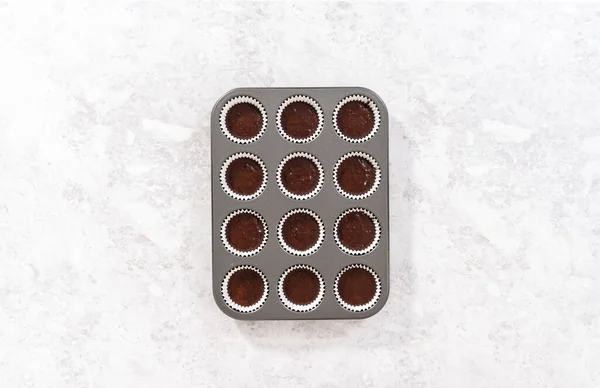 Flat Lay Scooping Chocolate Cupcake Dough Cupcake Liners — Stock Photo, Image