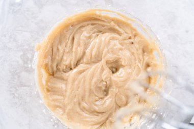 Tek boynuzlu at gökkuşağı çikolatalı keklerin karışımı..