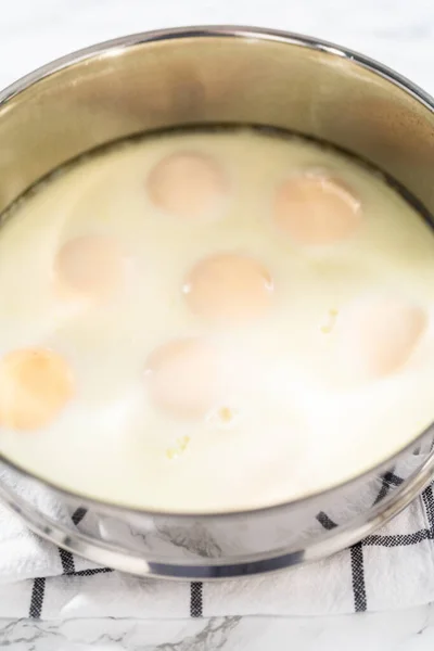 Kook Geen Schil Hardgekookte Eieren Een Snelkookpan — Stockfoto