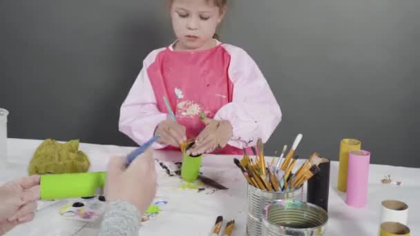 Desfasamento Temporal Papelaria Infantil Pintura Rolos Papel Higiênico Vazios Com — Vídeo de Stock