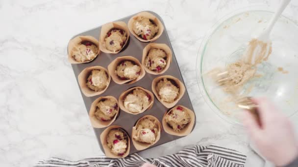 Pose Plate Pas Pas Ramasser Pâte Dans Des Doublures Muffins — Video