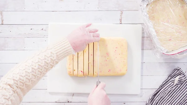 Acostado Paso Paso Cortar Caramelo Casero Fudge Caña Una Tabla — Foto de Stock