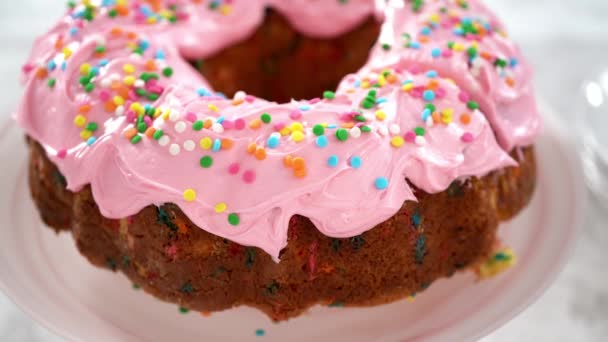 Time Lapse Slicing Funfettti Bundt Cake Pink Buttercream Frosting Top — Stock Video