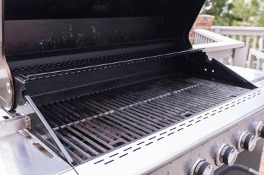 Temiz altı ocaklı ızgara yaz ızgarasına hazır..