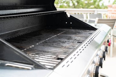 Temiz altı ocaklı ızgara yaz ızgarasına hazır..