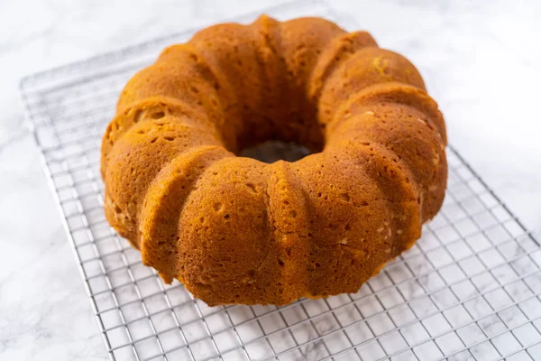 Cooling Freshly Baked Pumpkin Bunt Cake Kitchen Counter — Stock Photo, Image