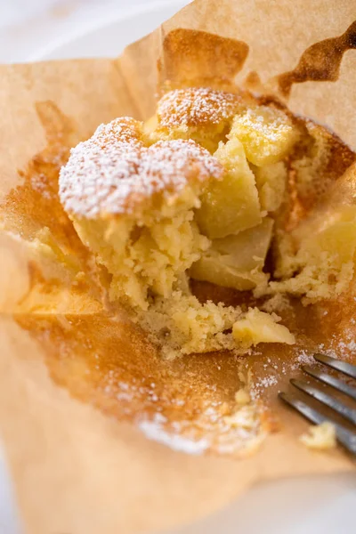 Eating Freshly Baked Apple Sharlotka Muffin Dusted Powdered Sugar — Stock Photo, Image