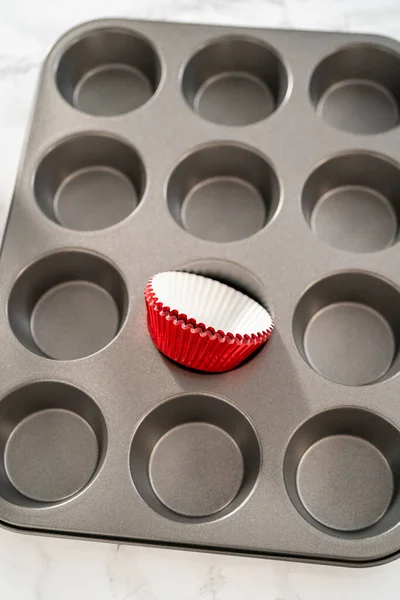 Sodrás Torta Tészta Kanál Cupcake Fólia Bélés Sütni Csokoládé Borsmenta — Stock Fotó