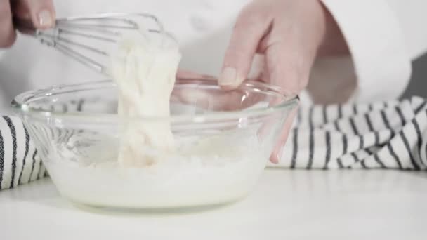 Mengen Van Ingrediënten Een Glazen Kom Glace Bereiden Voor Zelfgemaakte — Stockvideo