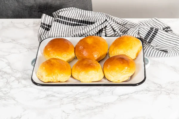 Panini Brioche Appena Sfornati Vassoio Servizio Metallo — Foto Stock