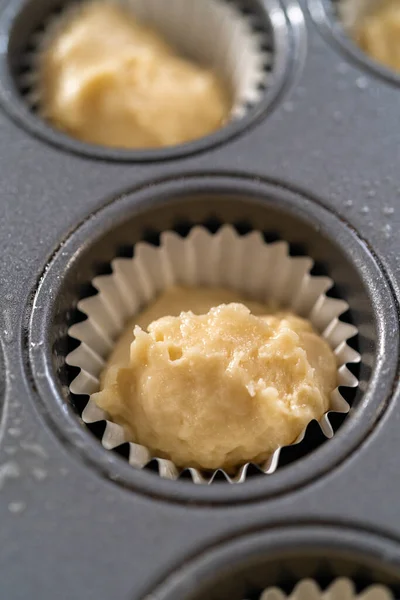 Scooping Cupcake Batter Dough Scoop Baking Pan Liners Bake American — ストック写真