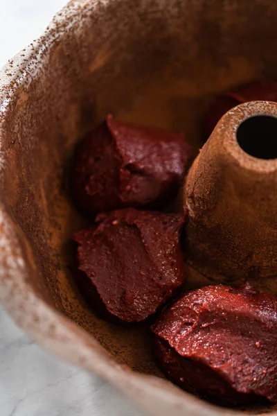 Remplir Casserole Gâteau Métal Avec Beurre Gâteau Pour Cuire Gâteau — Photo