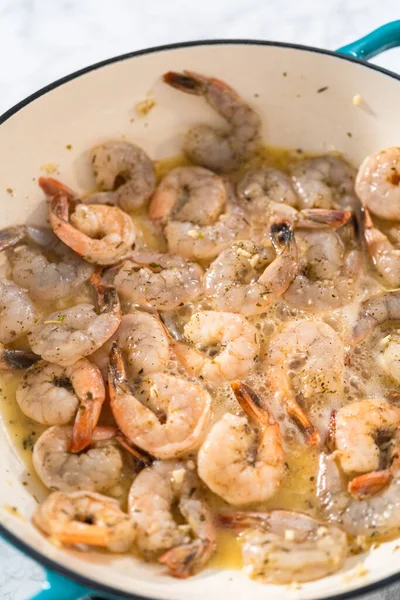 Frying Marinated Shrimp Cast Iron Frying Pan Prepare Garlic Shrimp — Zdjęcie stockowe