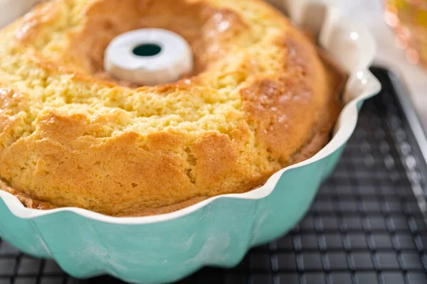 Freshly Baked Lemon Bundt Cake Bundt Cake Pan — Stock Photo, Image