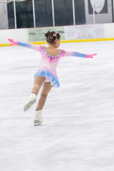 Little Girl Practicing Figure Skating Indoor Ice Rink — Stock Photo, Image