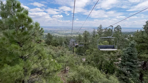 Skiliftfahrt Cheyenne Mountain Zoo Sommer — Stockfoto