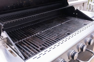 Temiz altı ocaklı ızgara yaz ızgarasına hazır..