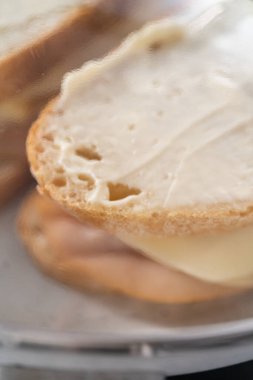 Prepare provolone and apple grilled cheese sandwich on a nonstick frying pan.