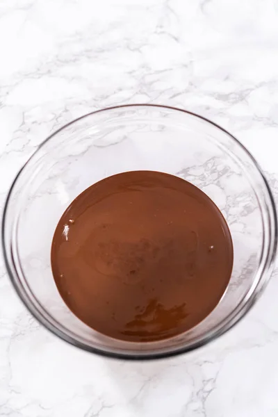 Chocolat Fondu Dans Bol Mélanger Verre Pour Préparer Des Fraises — Photo