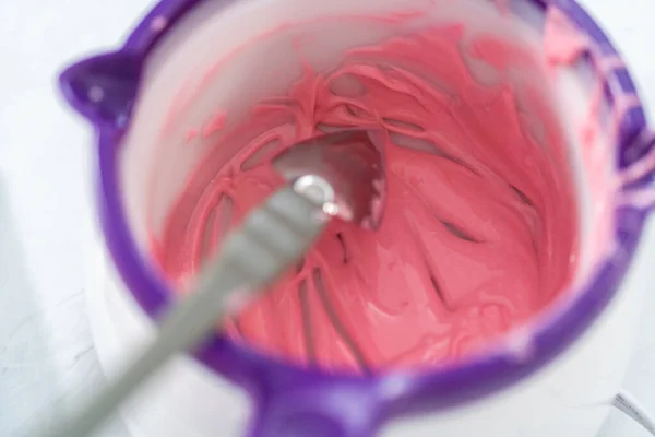 Melting Pink Chocolate Melts Make Mini Pink Chocolates — Stock Photo, Image