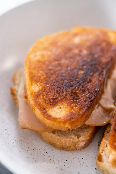 Prepare provolone and apple grilled cheese sandwich on a nonstick frying pan.
