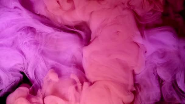 La pintura rosa crea nubes abstractas. Fondos artísticos. — Vídeo de stock