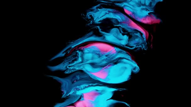 다채 로운 분홍 과 푸른색 아크릴 잉크는 혼합 된 질감 배경을 가진 주형을 설계한다. 짙은 색 배경. 월 페이퍼 패턴. — 비디오
