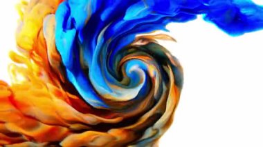 Su arka planında mürekkep rengi mavi turuncu bulut damlası