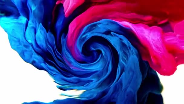 Blauwe en rode inkt splash geïsoleerd op witte achtergrond, abstracte wolk gemengd — Stockvideo