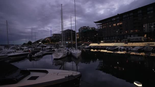 Aker Brygge Pusat Kota Oslo Norwegia Pada Malam Hari — Stok Video