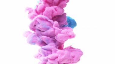 Sudaki mürekkep damlası beyaz arka planda izole edilmiş. 4K Ekran Koruyucu