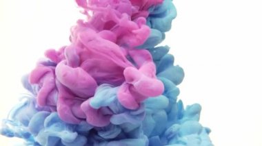 Sudaki mürekkep damlası beyaz arkaplanda izole edildi