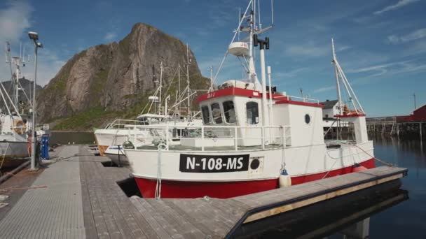 Vecchia Barca Pesca Ormeggiata Svolvaer Più Grande Villaggio Lofoten Norvegia — Video Stock