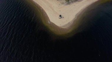 Norveç insansız hava aracı manzarası. Hovden yakınlarındaki Setesdalen Vadisi. Sessvatnet Gölü ve Breivatn Gölü. Norveç doğası.