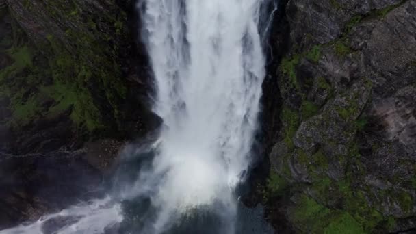 Aerial Водопад Форингсфоссен — стоковое видео