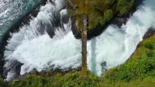Lago Fundo Loenvatnet Com Rio Glacial Começando Fluir Dowm Vale — Vídeo de Stock