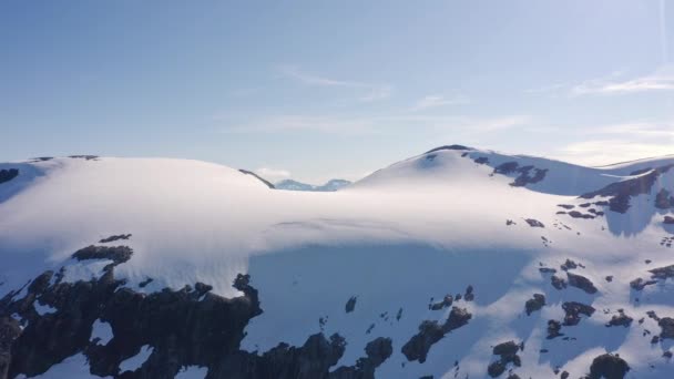 겨울철에는 북유럽의 광야에 눈덮인 하늘을 이보입니다 비디오 — 비디오