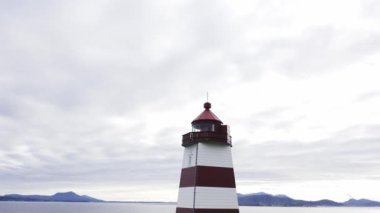 Alnes Deniz Feneri Norveç 'e yakın.