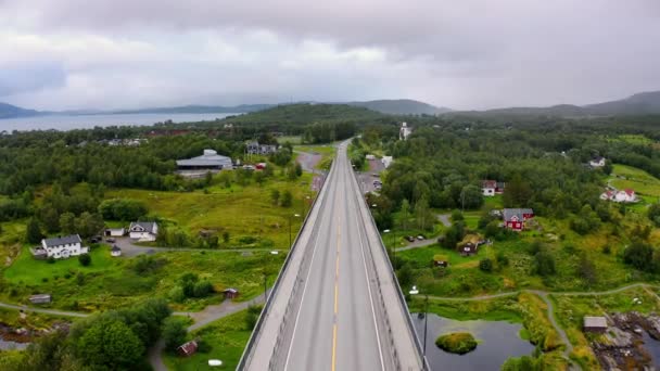 노르웨이 랜드에 살트스 스트롬의 물웅덩이 다리를 놓는다 아름다운 노르웨이 — 비디오