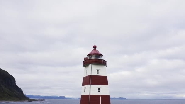 Nahaufnahme Leuchtturm Von Alnes Norwegen — Stockvideo